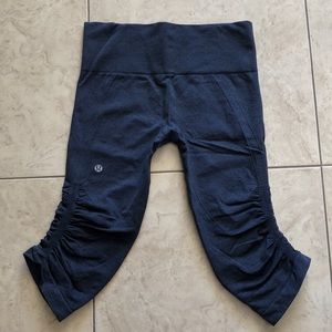 Lululemon in the flow crop size 6 blue